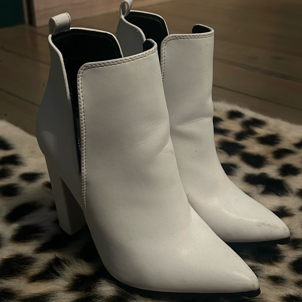 Qupid White Heeled Boots with Pointed Toe and Block Heel